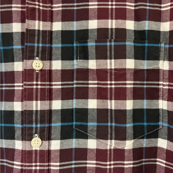 American Eagle Men’s plaid button down - Picture 5 of 6